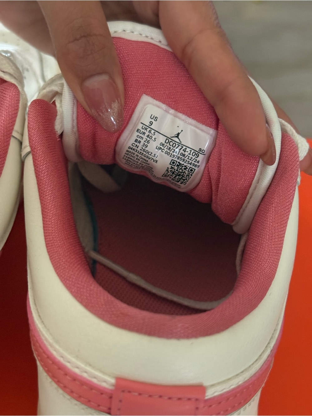 Nike Women’s Low-Top Sneakers - Pink & White